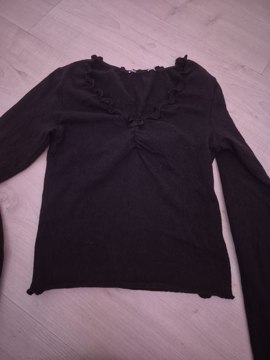 Camisola em preto decote em V