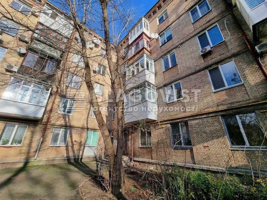 Продаж 2-к квартири по вулиці Джохара Дудаєва Солом'янський район.Держпрограми.
