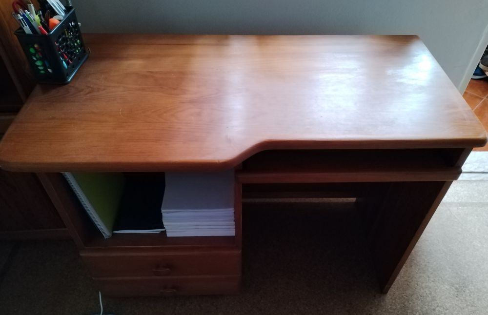 Secretária de madeira maciça