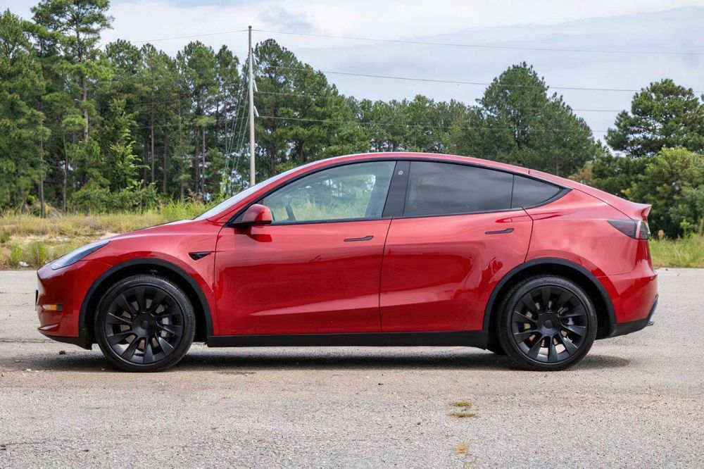 Tesla Model Y Long Range      2023