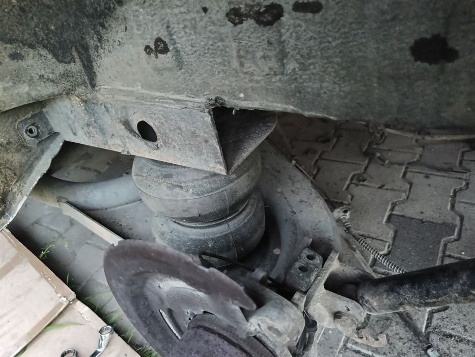 zawieszenie pneumatyczne Renault Master przyczepa laweta itp.