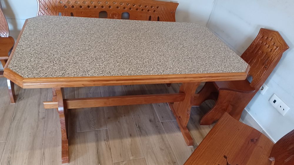 Mesa + 2 cadeiras + 2 bancos em madeira maciça