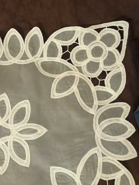 Naperon em tecido com bordado424291773617295361