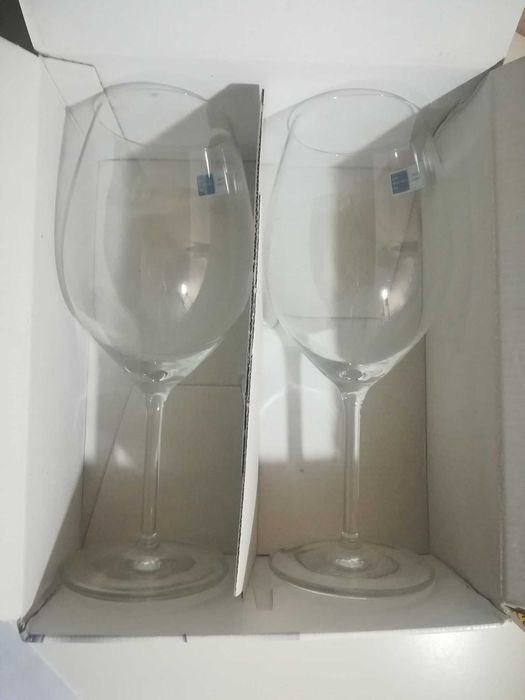 Conjunto 2 Copos Vinho Tinto, novos. ler descrição