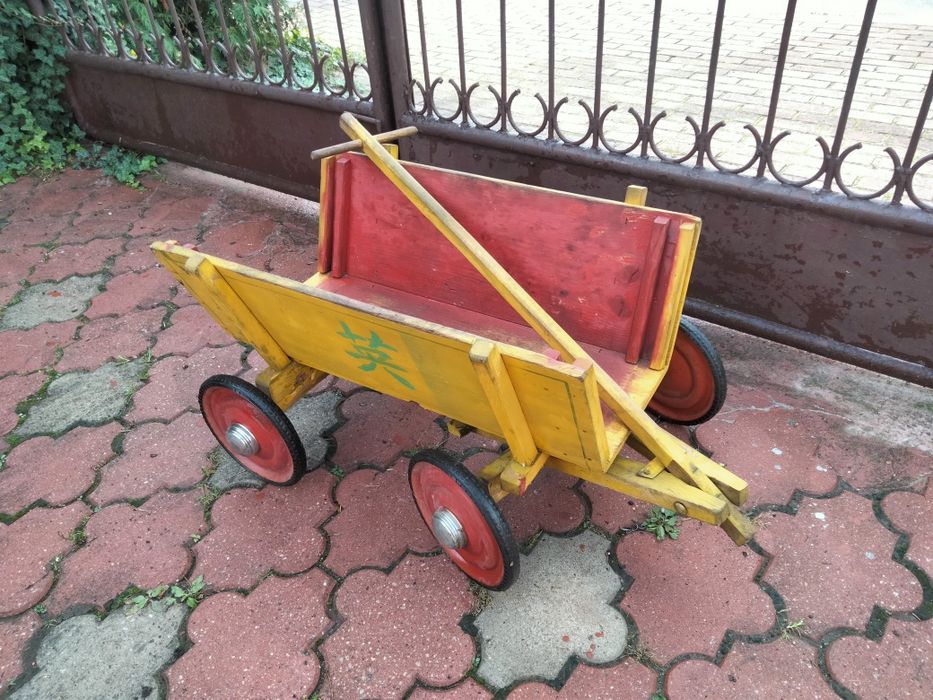 Drewniany wózek dla dzieci