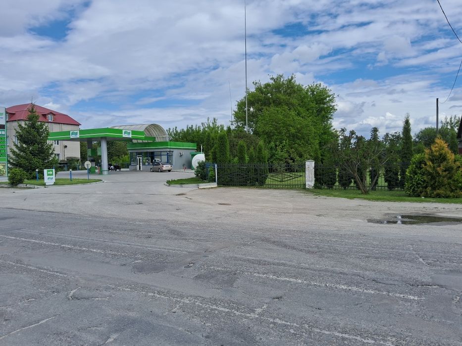 Оренда приміщення 200м2+виставковий майданчик 15сот