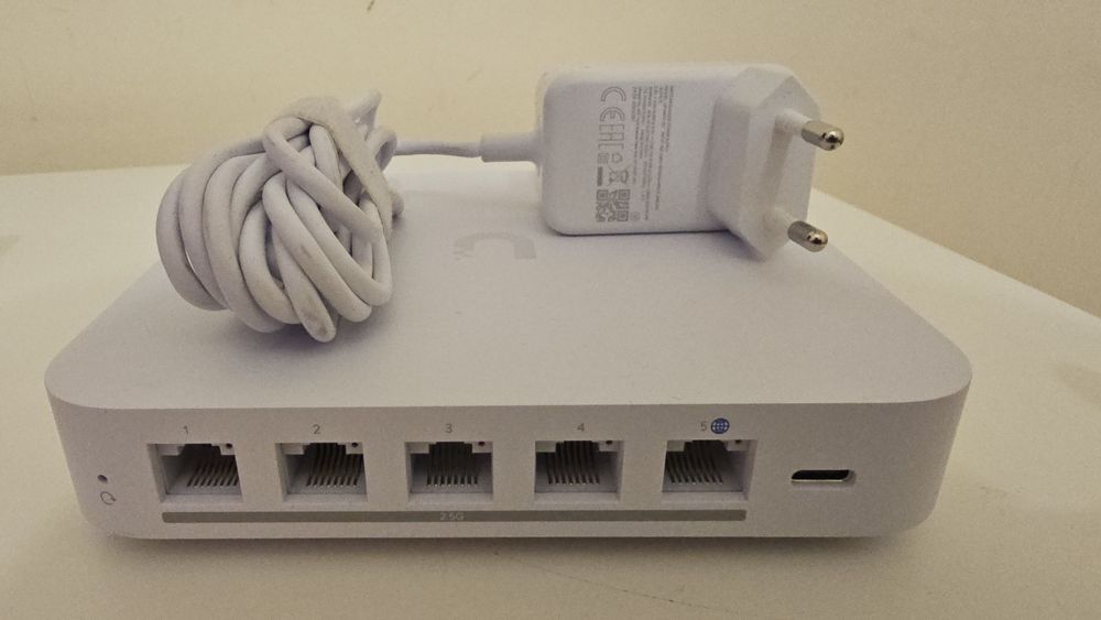 Ubiquiti Unifi сет, роутер плюс контролер