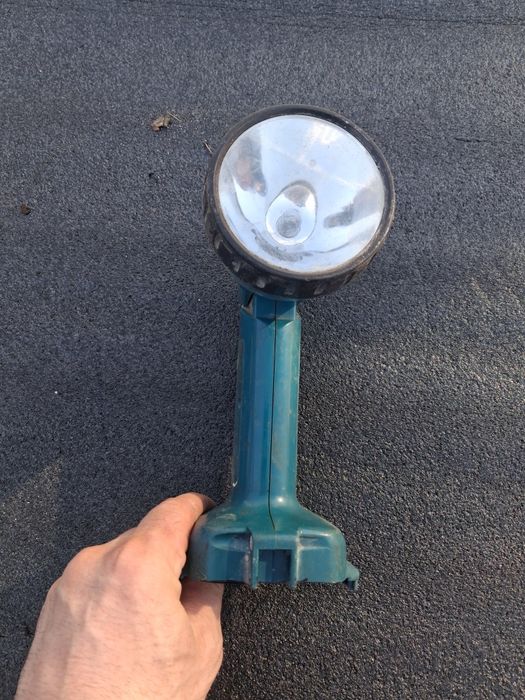 Makita ML120 latarka akumulatorowa
