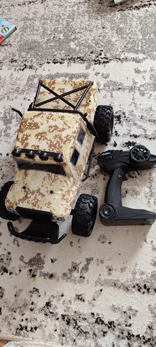 Джип на керуванні Cross World Monster