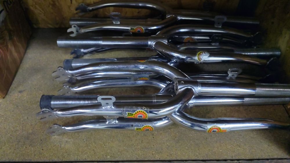 Розпродаж велозапчастин та аксесуарів