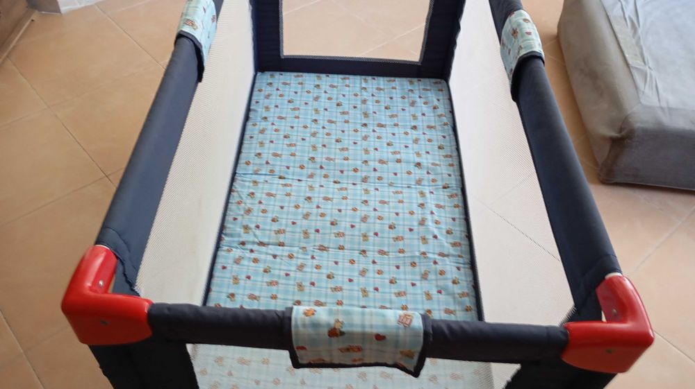 Cama/parque de viagem e respetivo conjunto