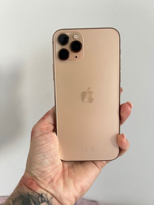 SPRZEDANY IPhone 11 rozbity  ekran nie dziala SPRZEDANY