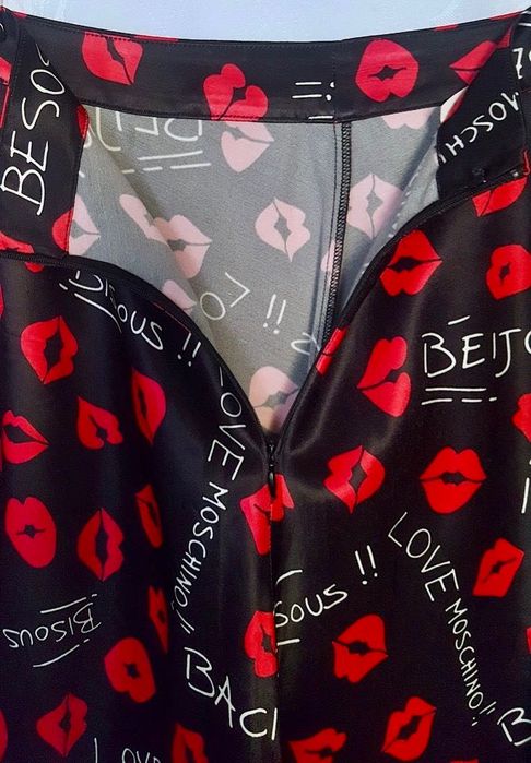 Love Moschino Black in Red__Satynowa midi spódnica print  S  OKAZJA!