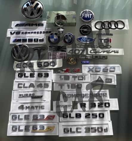 Simbolo Mazda Discovery Iveco  GTC Q3 Musa Dacia TTRS GTi Cayenne S EQE 500 XC60 M 550d Carrera CLA45 GLB T180