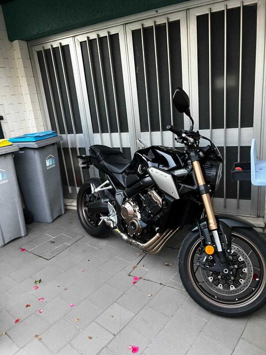 Honda CB650R, akrapovic com 9500Km