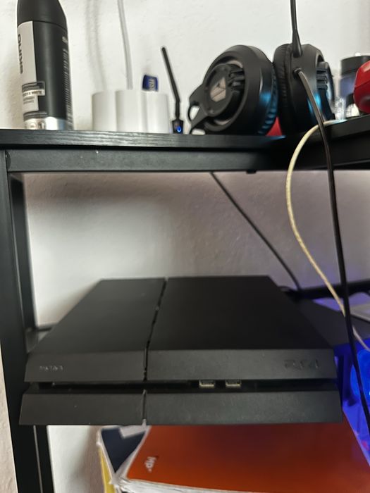 Ps4 + comando e jogos CD