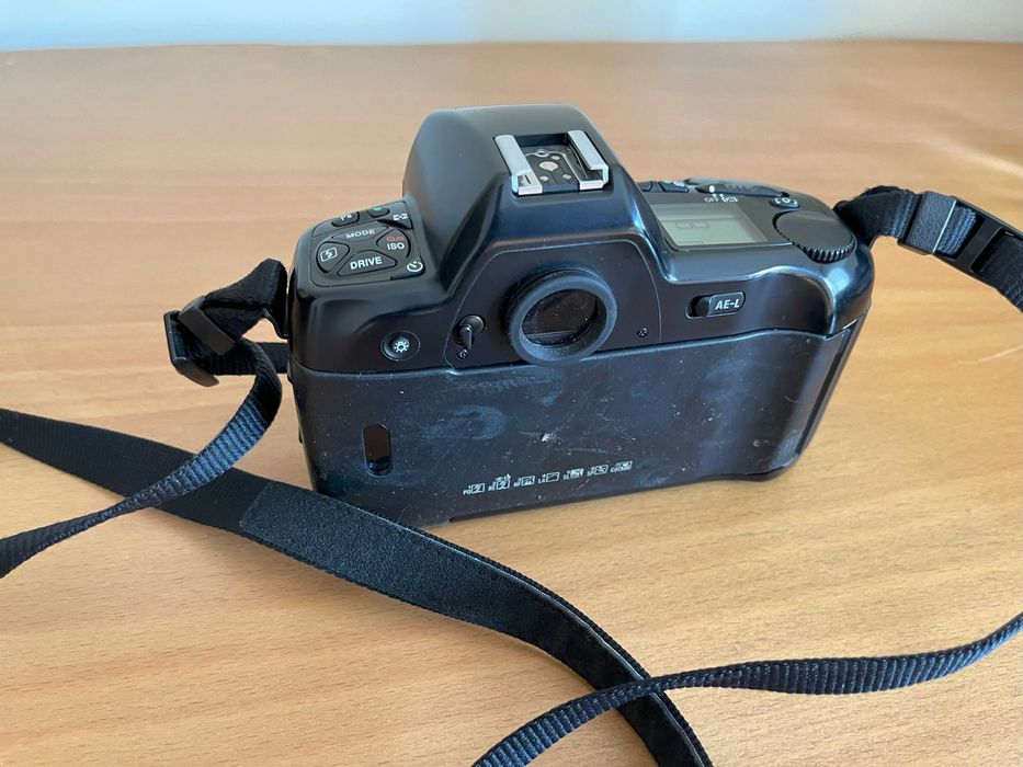 Nikon F90X + Lente Nikon 28-70mm 1:3.5 - 5.5D + saco