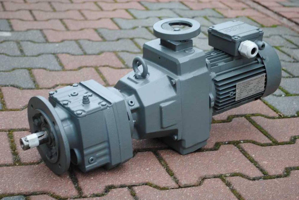 Motoreduktor kołnierzowy 0.55kw z regulacją 12-59obr./min. SEW