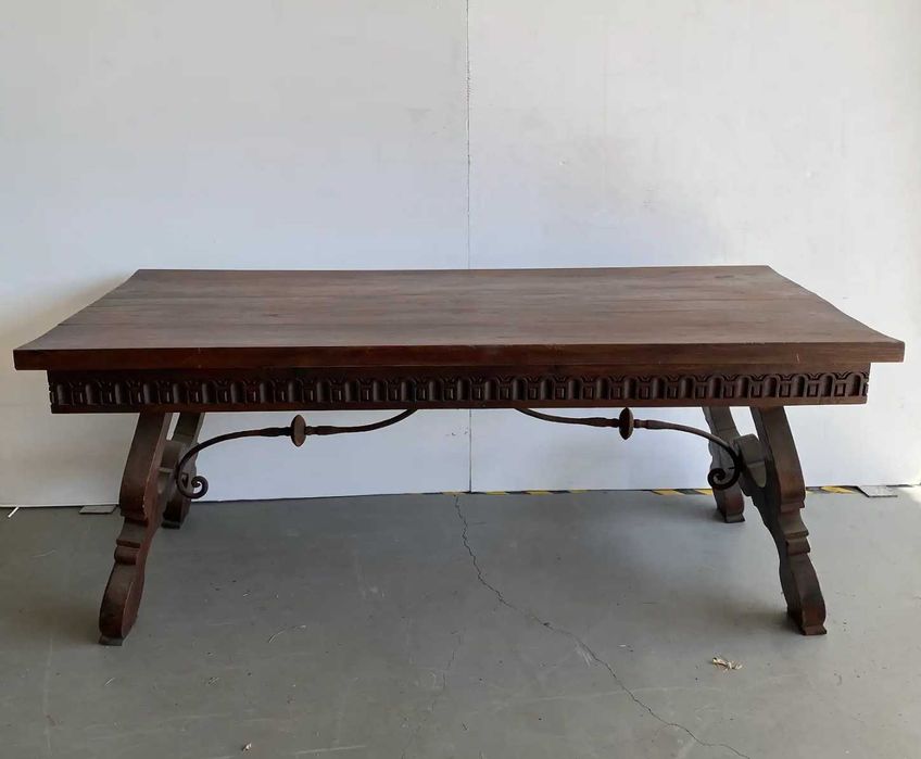 mesa de estilo Espanhol (ou Castelhano)