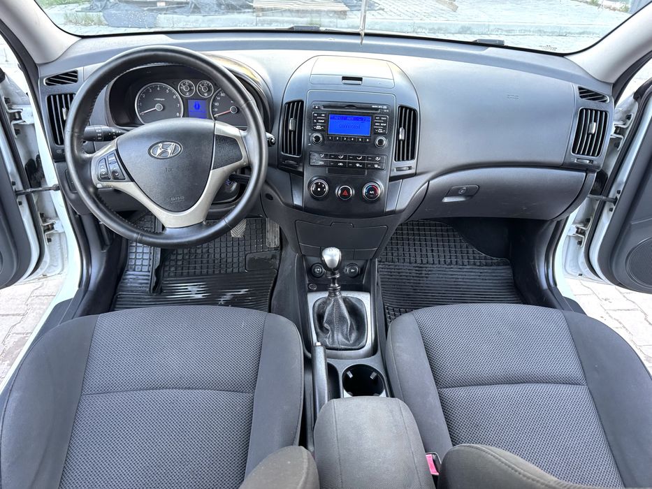 Продам хюндай i30 1.6 газ не крашен