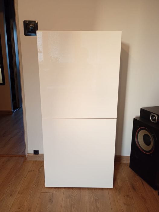 Szafka z drzwiczkami Besta