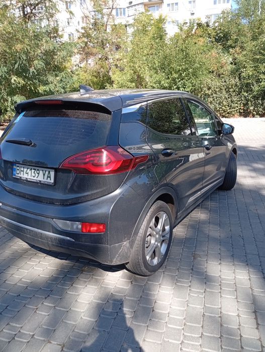 Свой шевроле болт 18 года 60 кВт  400 км на одном заряде.