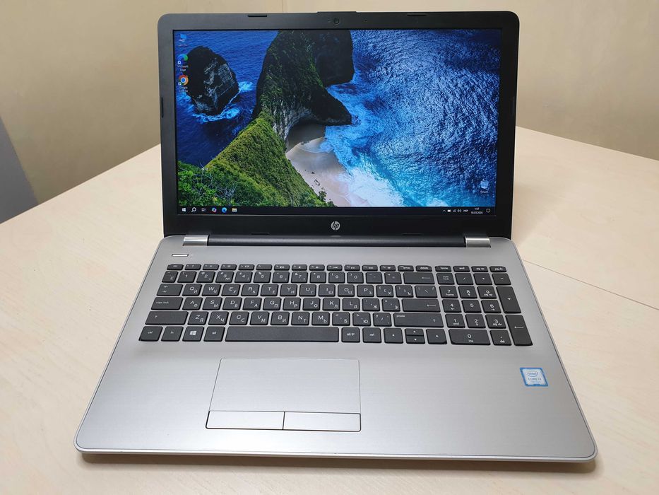 Потужний ноутбук HP /Intel Core i3-7020U/Full HD/SSD 256 GB