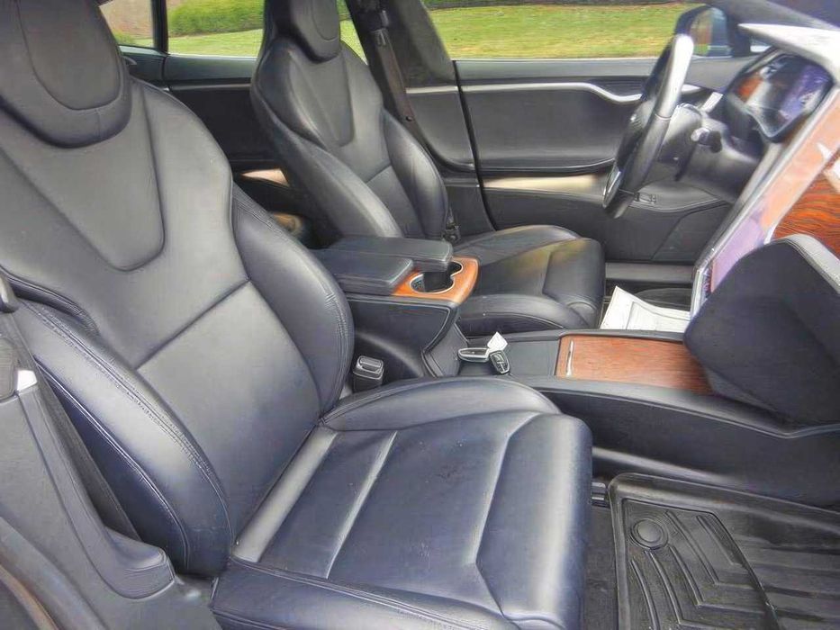 Tesla Model S 90D      2017