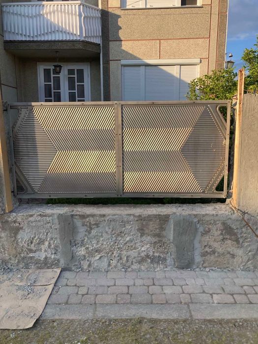 Бляха нержавійка