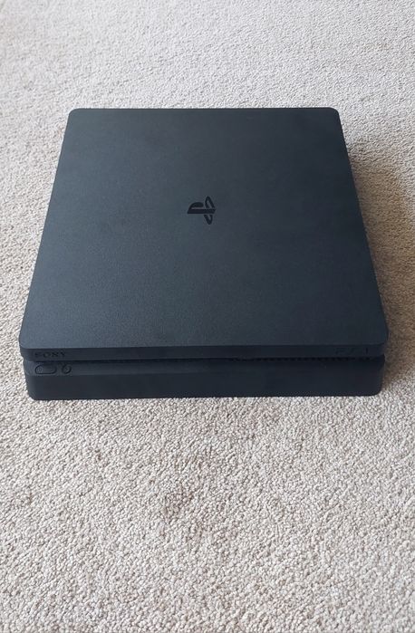 PlayStation 4 Slim com Comando