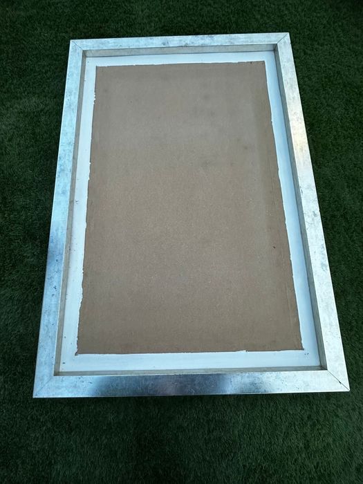 Vendo quadro con moldura cinzenta