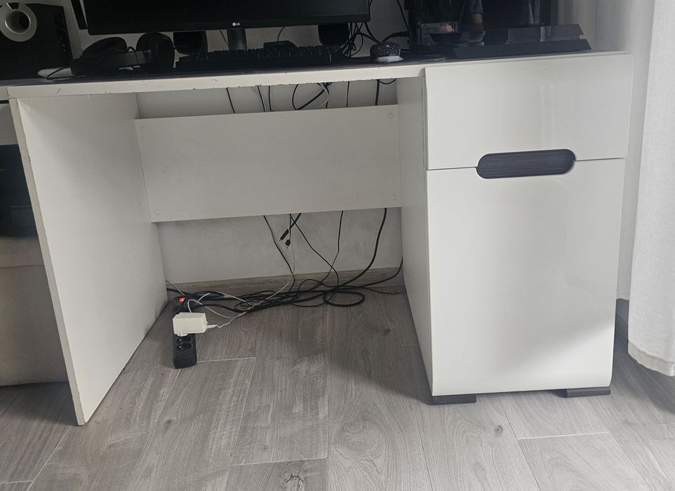 Biurko  120 x 65 cm