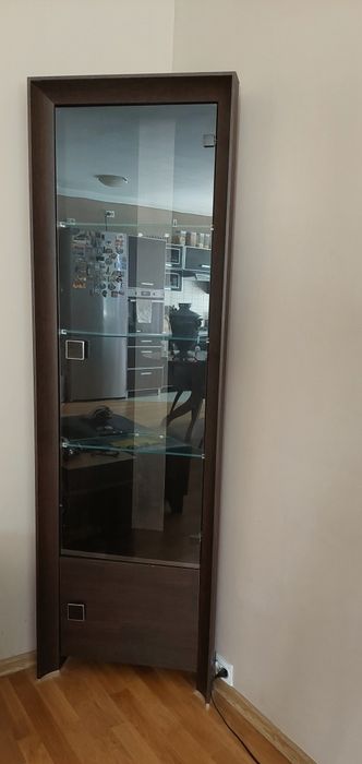 Oddam zestaw mebli do salonu.
