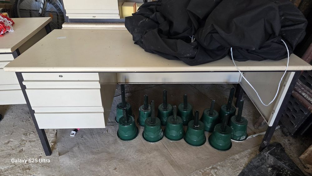 Vendo 4 secretárias em bom estado