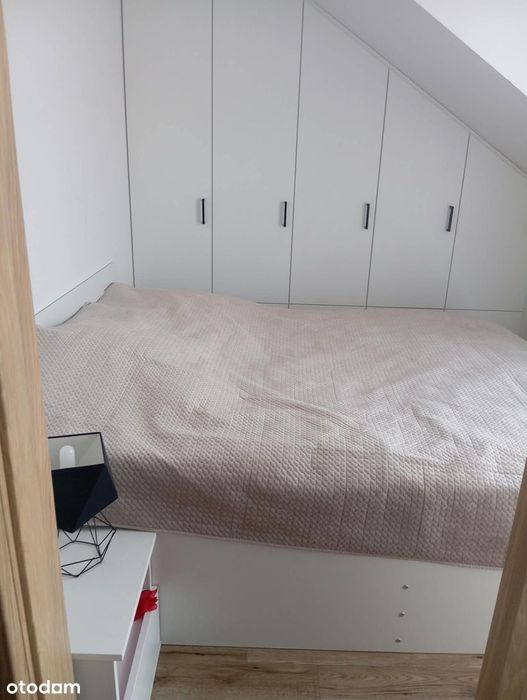 Dom szeregowy z garażem w spokojnej okolicy