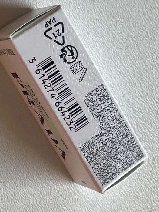 Prada бальзам для губ банан banana balm прада