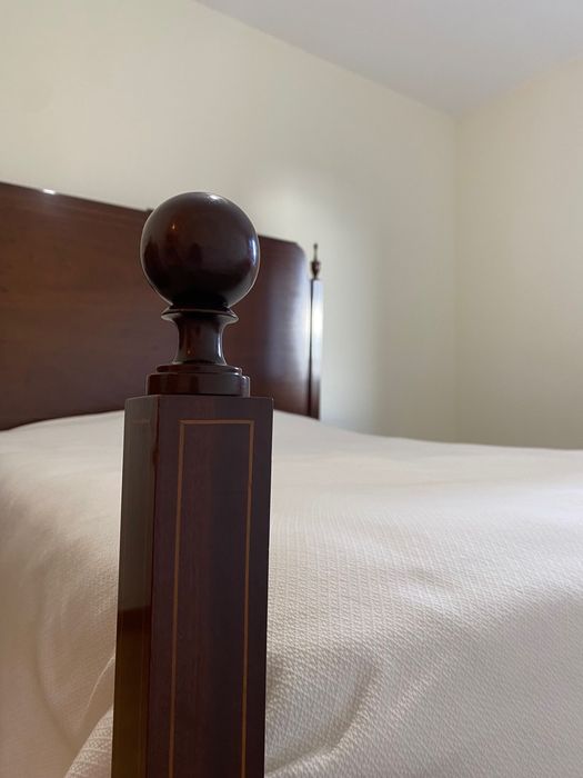Cama estilo Dona Maria em bom estado