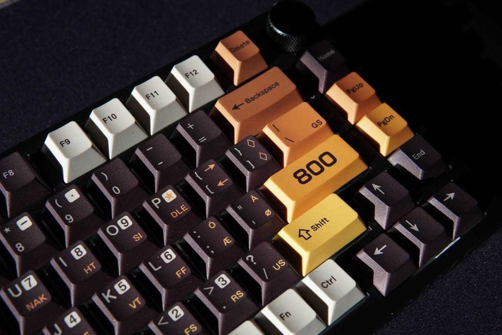 Klawiatura mechaniczna 75% retro – Gateron Yellow, keycaps Atari styl