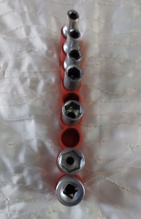 Инструменты  разные для ремонта  отвёртки  плоскогубцы  ключи рожковые