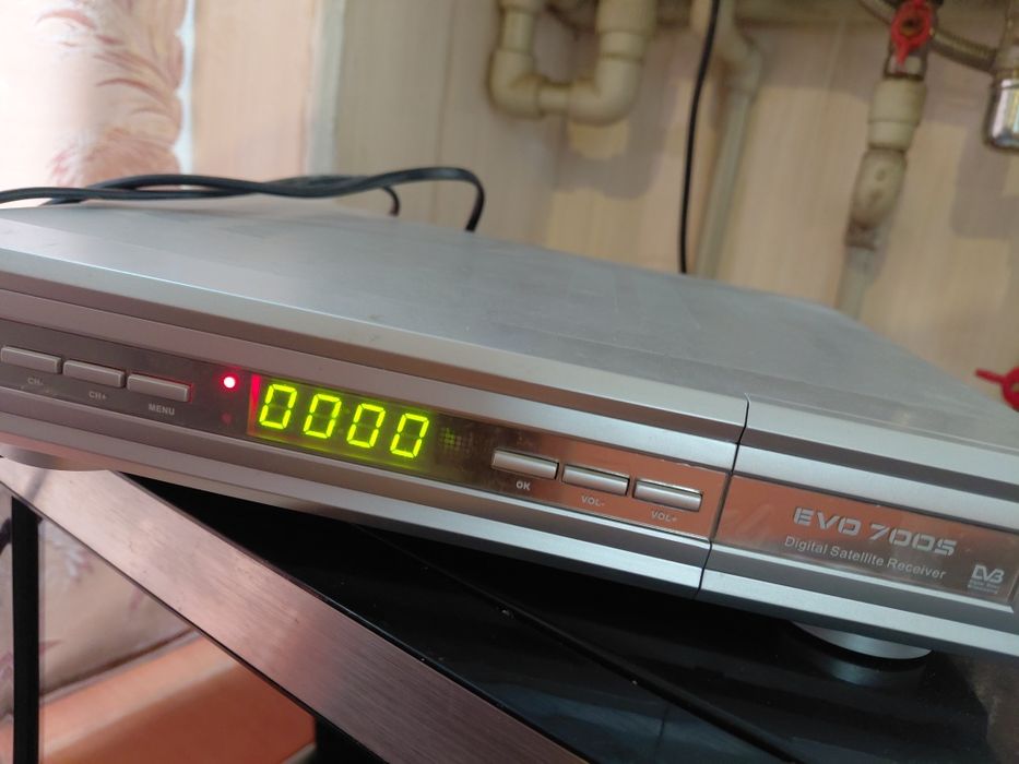 Цифровий супутниковий приймач (ресивер) Evolution EVO 700s