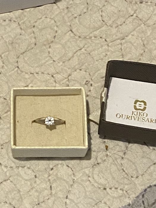 Anel de noivado em ouro branco