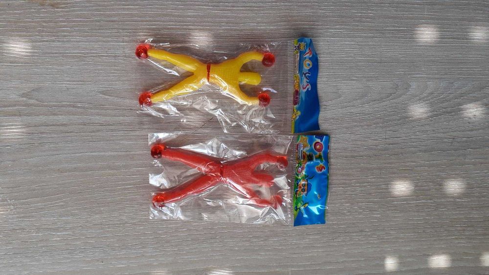 Brinquedo anos 90 boneco que desce a parede