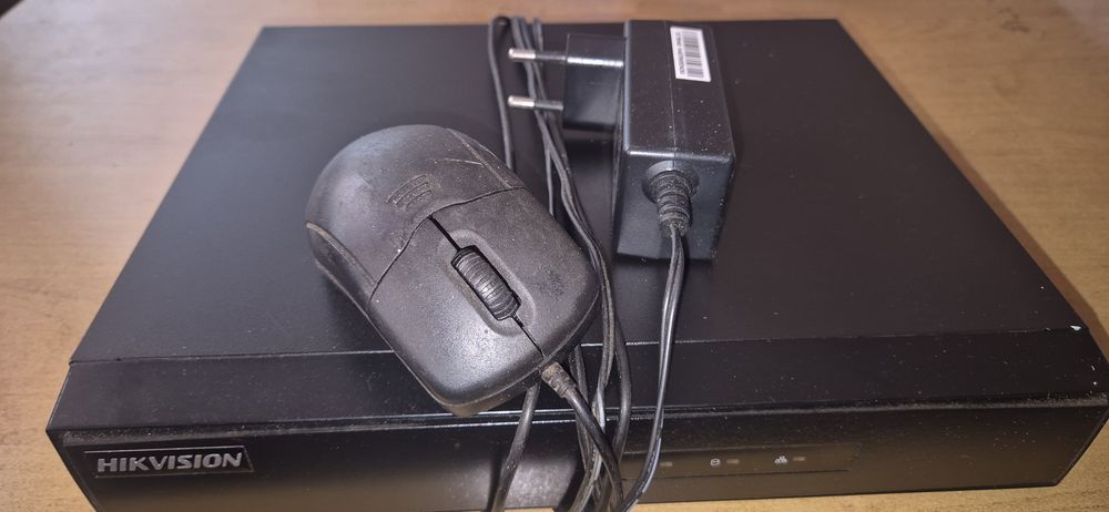 Rejestrator Hikvision IP 4 kamery