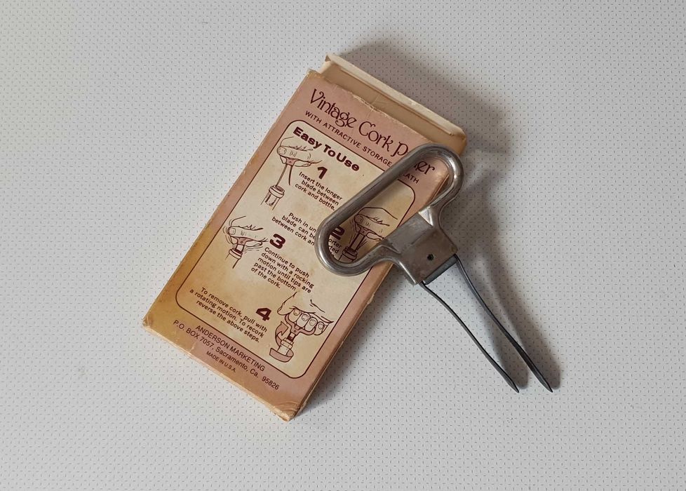 Antigo Saca Rolhas em Estanho - Anos 60 - USA