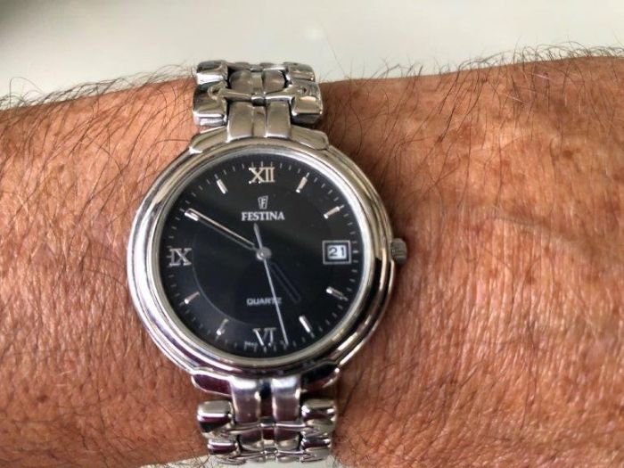 Relógio Marca Festina em prata