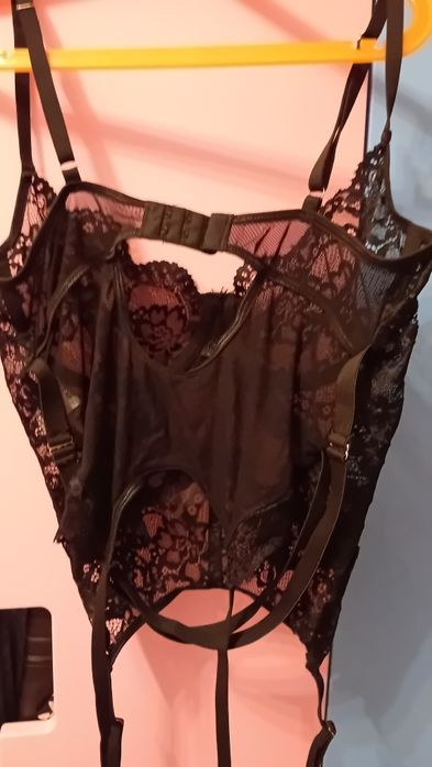 Gorset koronkowy czarny do pończoch