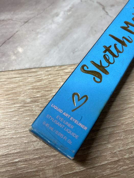 Niebieski eyeliner sketch marker too faced  art