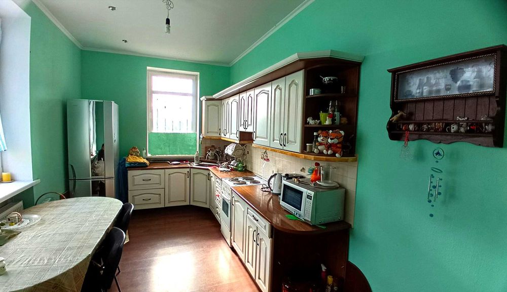 Добротній,жилий будинок біля лісу та недалеко від озера.с.Завалівка