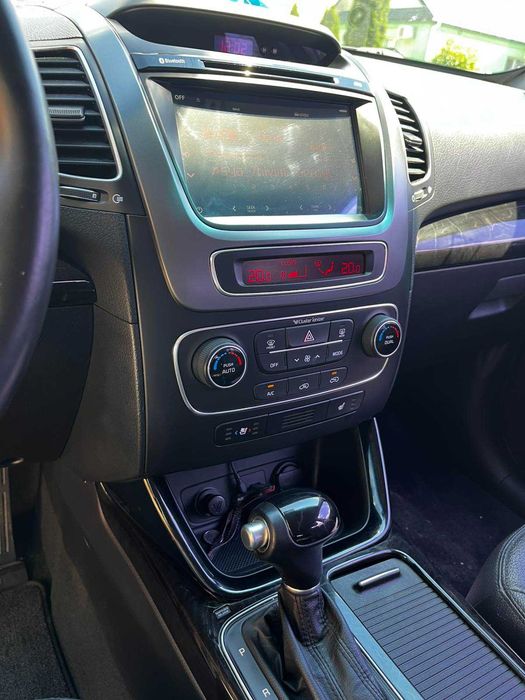 автомоболь KIA Sorento