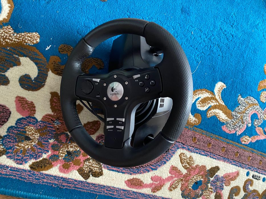 Volante e pedais logitech